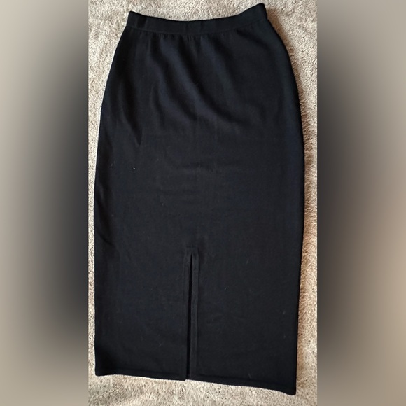 St. John Classic Black Maxi Skirt - Picture 2 of 3